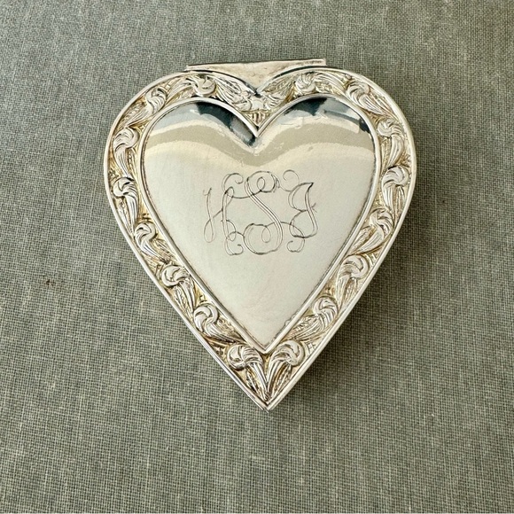REED & BARTON Vintage Silverplate Trinket Heart Box Engraved “HSJ” or “HJS” - Picture 4 of 14